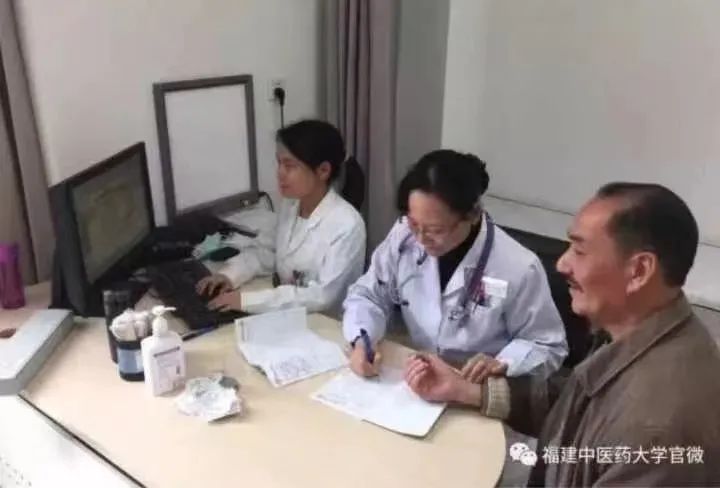 陈沁主任照片2.jpg